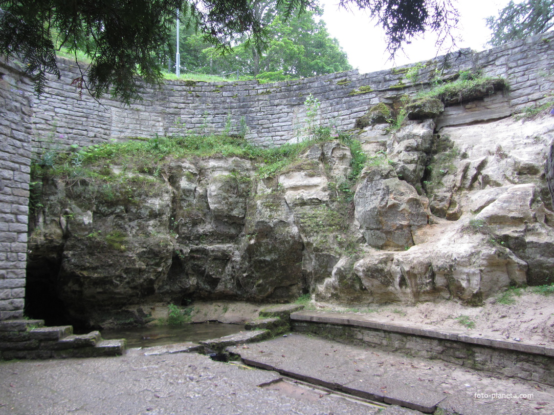 Тойла. Ору-парк. Грот Серебряный источник