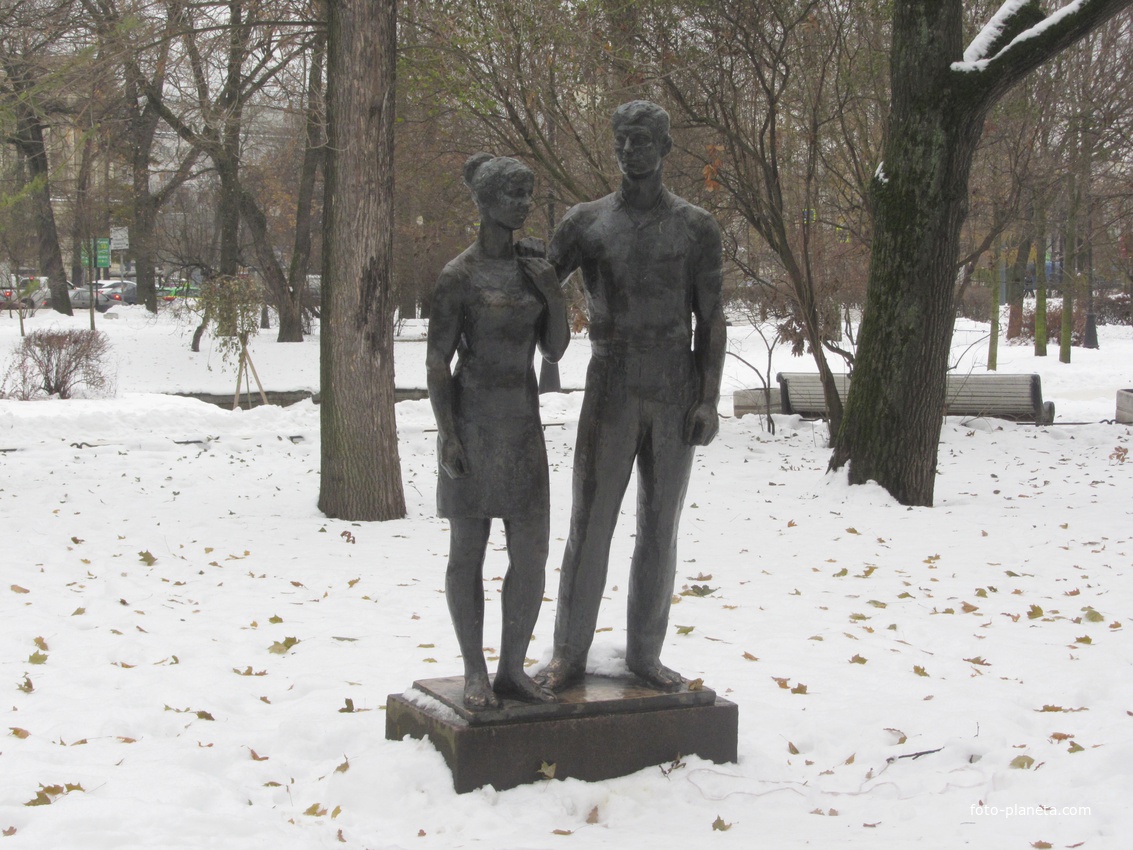 Скульптура - &quot;Молодость&quot; в Александровском парке