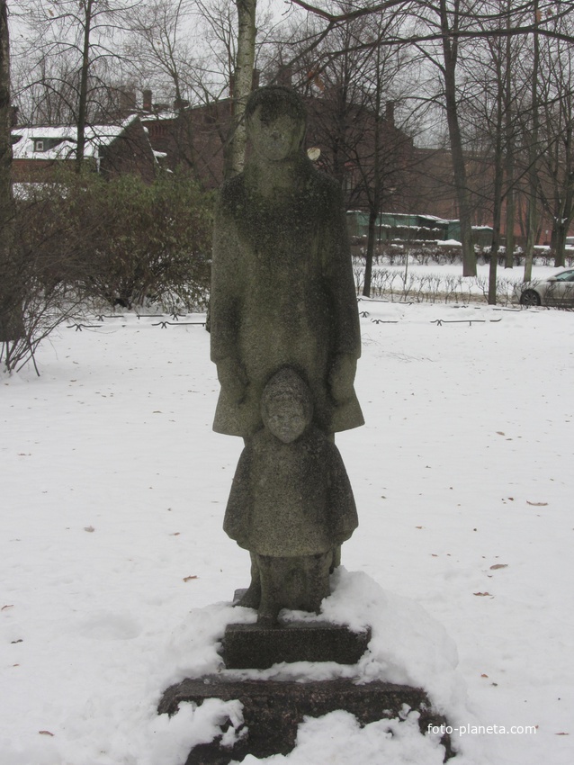 Скульптура - &quot;Дети&quot; в Александровском парке