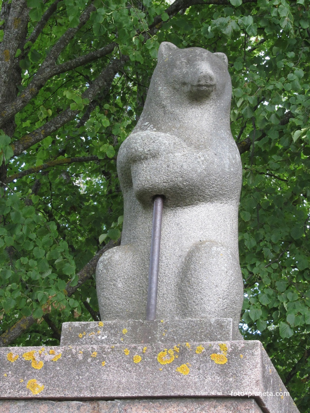 Тойла. Ору-парк. Ворота со скульптурами медведей 1939 год, фрагмент
