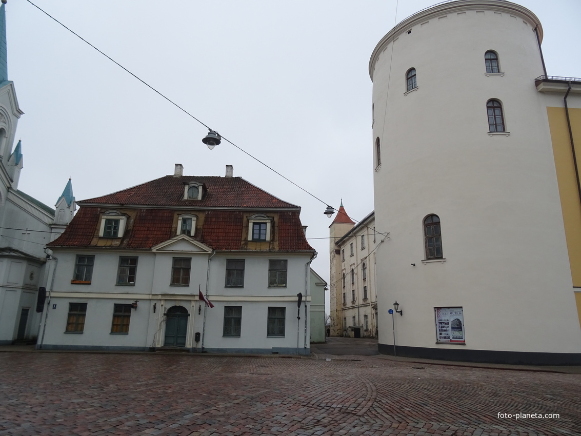 Площадь Пилс