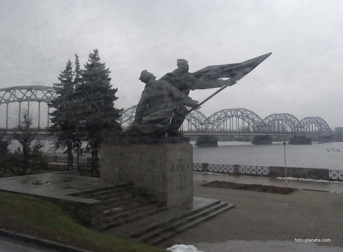 Памятник борцам революции 1905 года