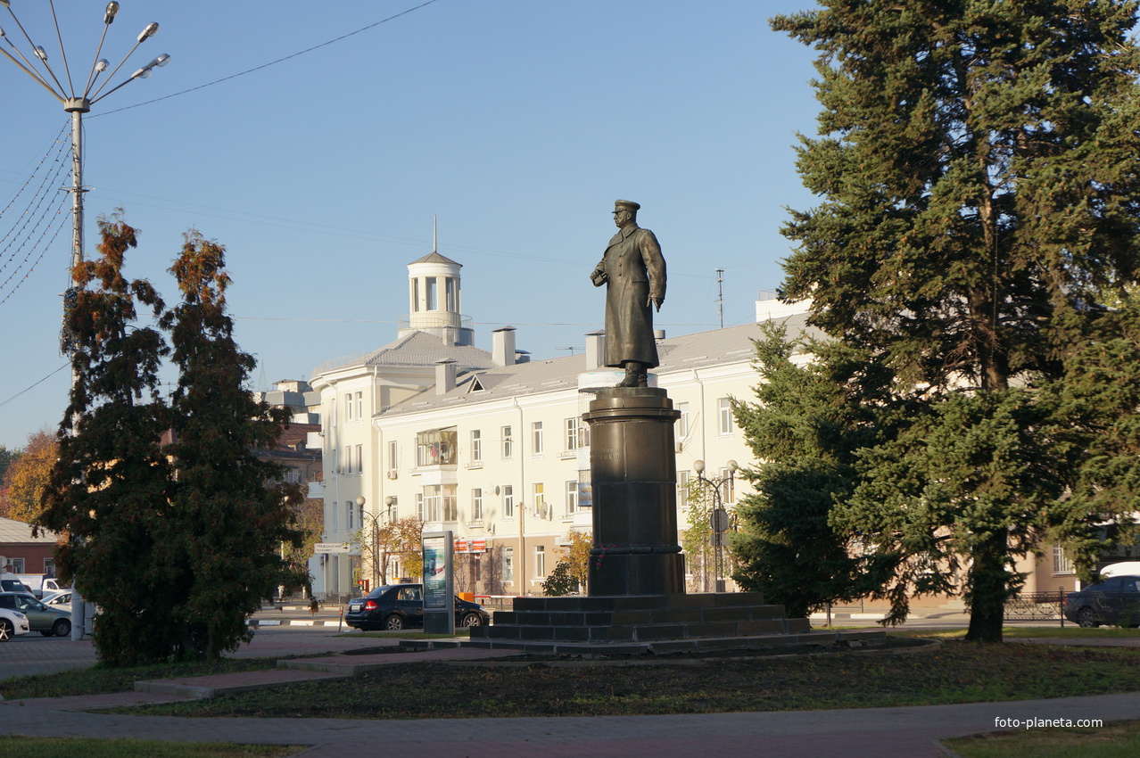 Памятник генералу И.Р.Апанасенко