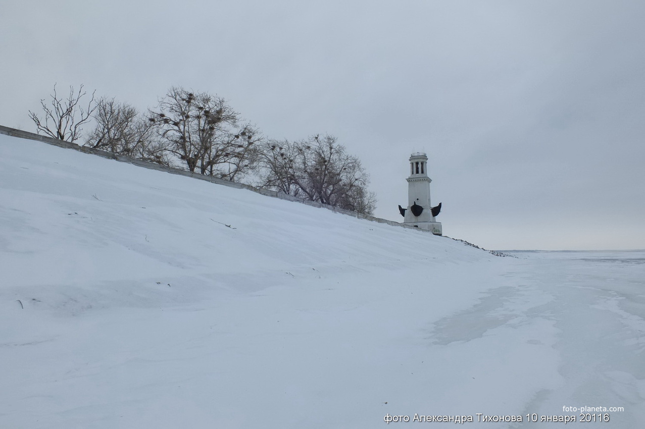 Восточная дамба и маяк