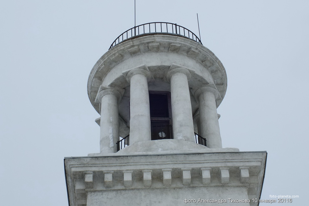 Маяк на восточной дамбе