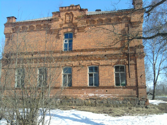 Бывшее здание школы. Построено помещиком Драганом в 1904 г.