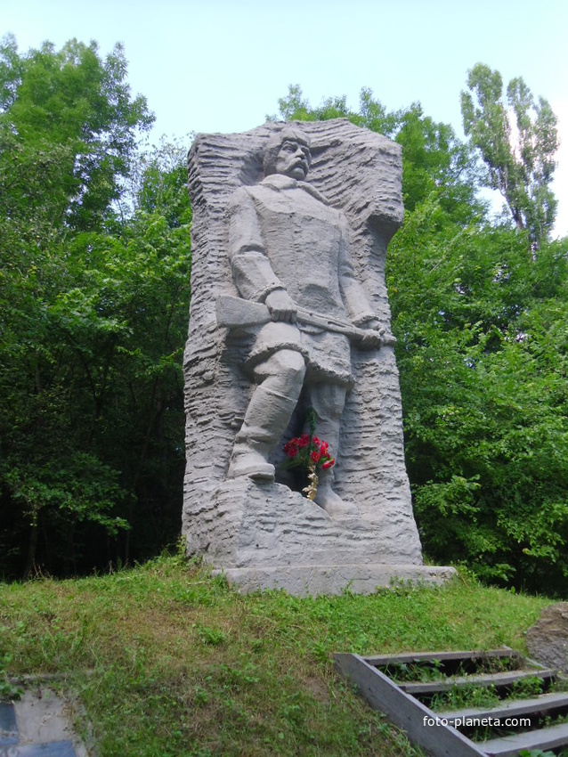 Пам&#039;ятник холодноярським партизанам