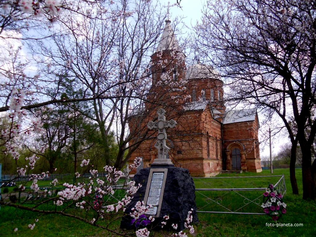 УПЦ Свято-Параскевський храм побудованний в 1914р.