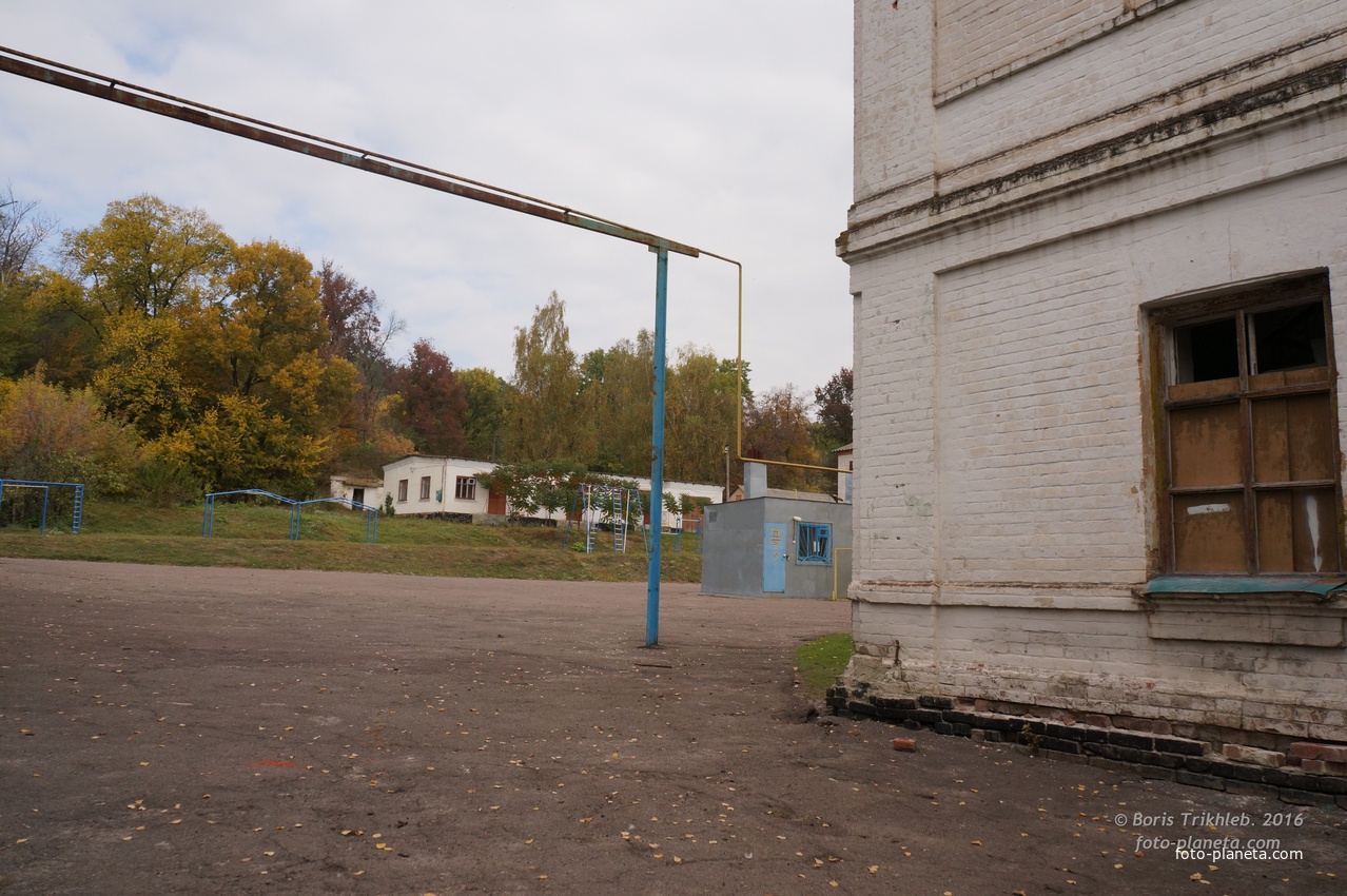 Школьный двор