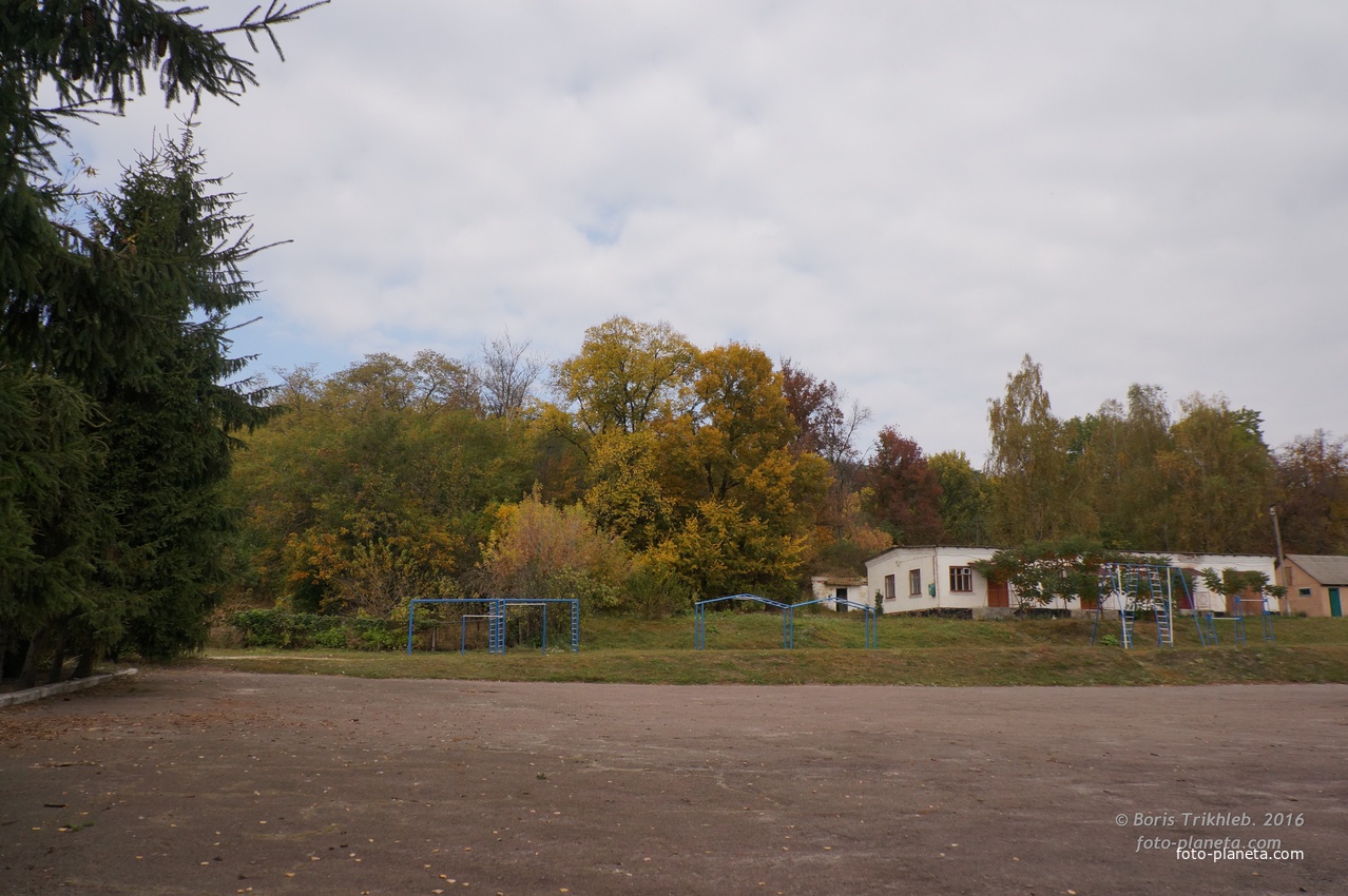 Школьный двор