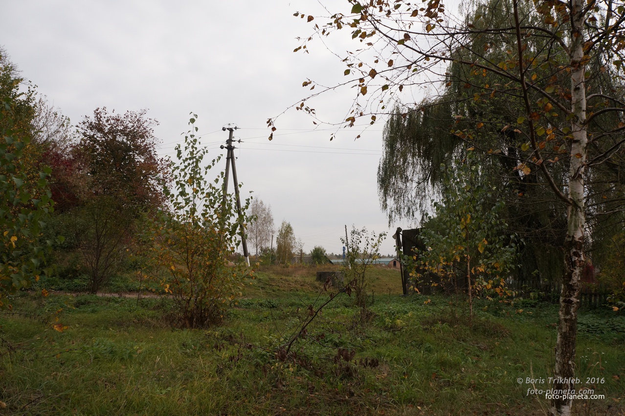 Михайловка, стела и начало дороги к памятнику Великой Отечественной войны на горе