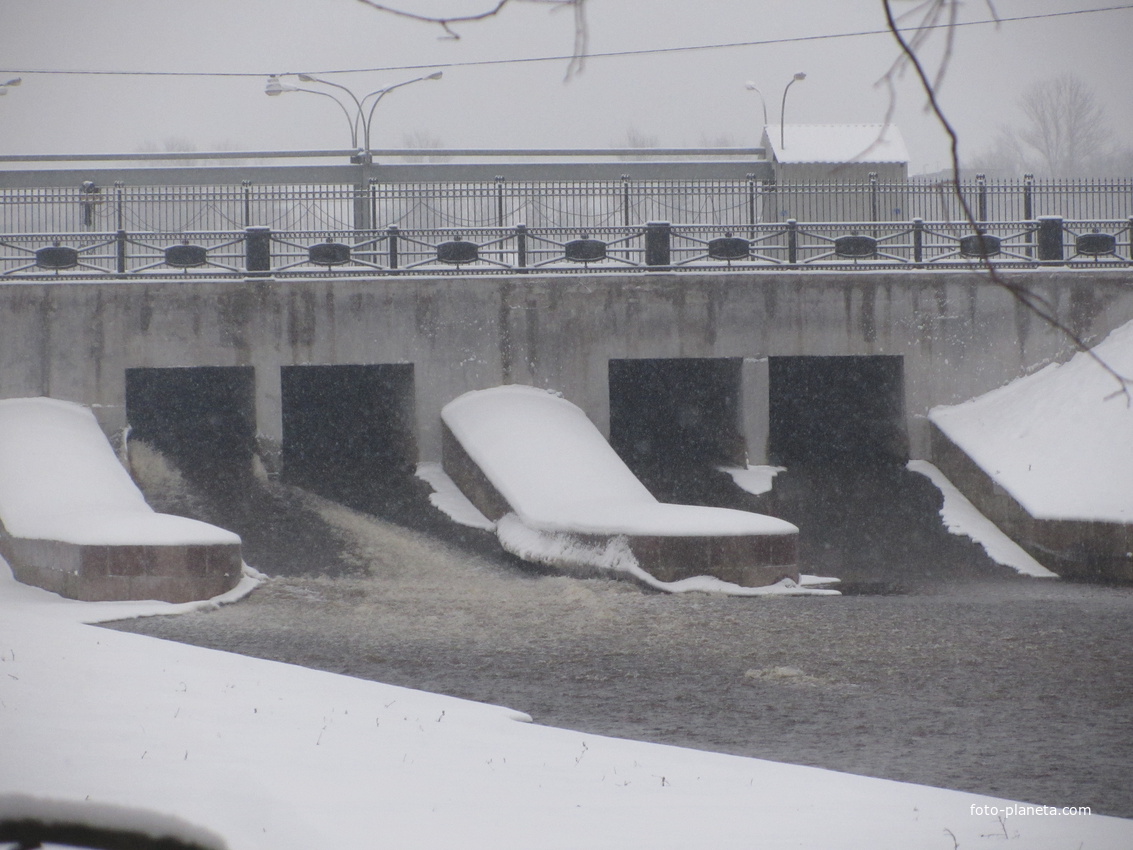 Охтинские пороховые заводы . Плотина