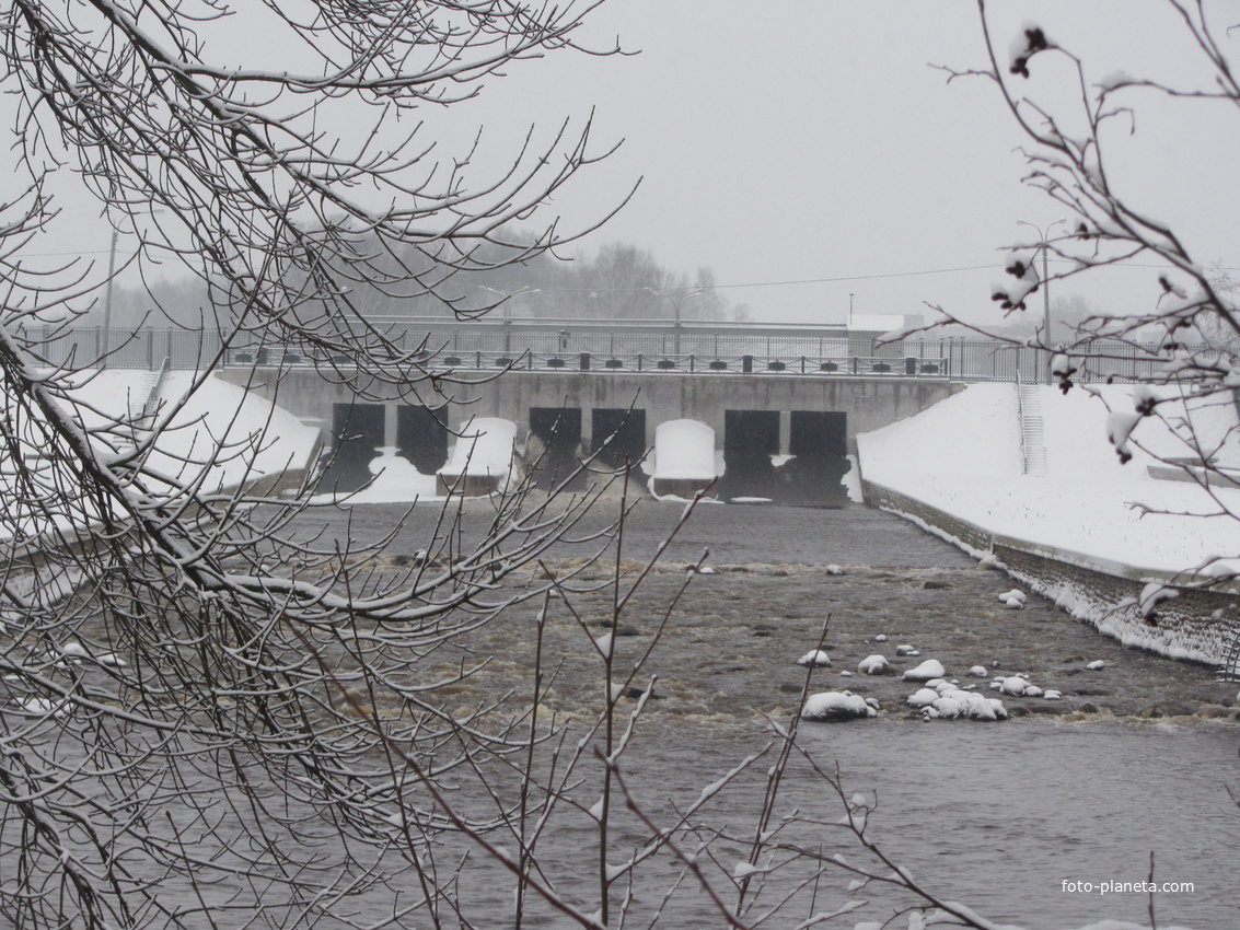 Охтинские пороховые заводы . Плотина