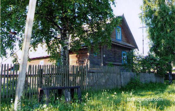 Лутовёнка, дом  Гречина  Алексея  Ивановича, июнь 2006 г.