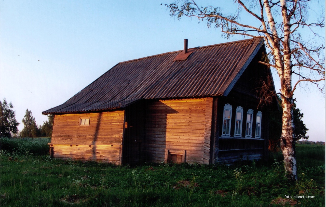 Лутовёнка, июньский рассвет, старый дом.