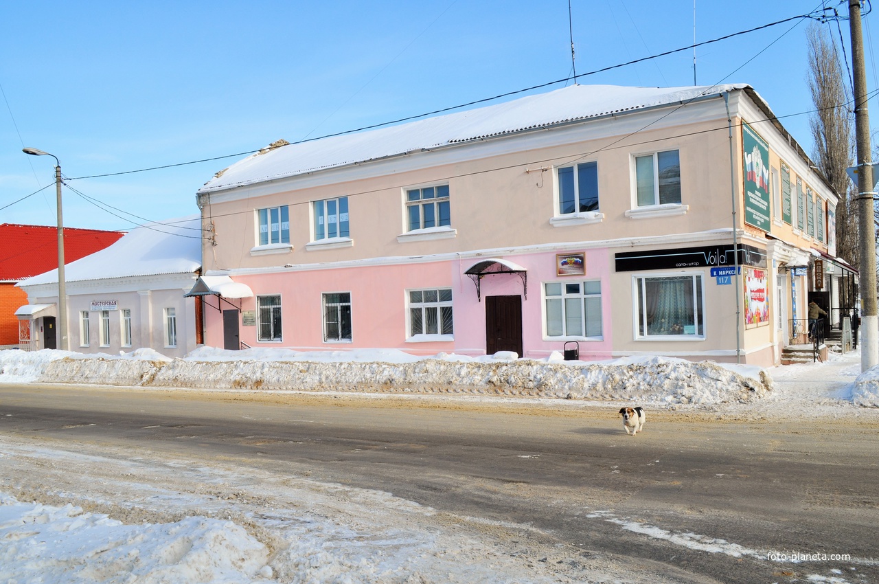 Угол улиц Капитана Филиппова и Карла Маркса.