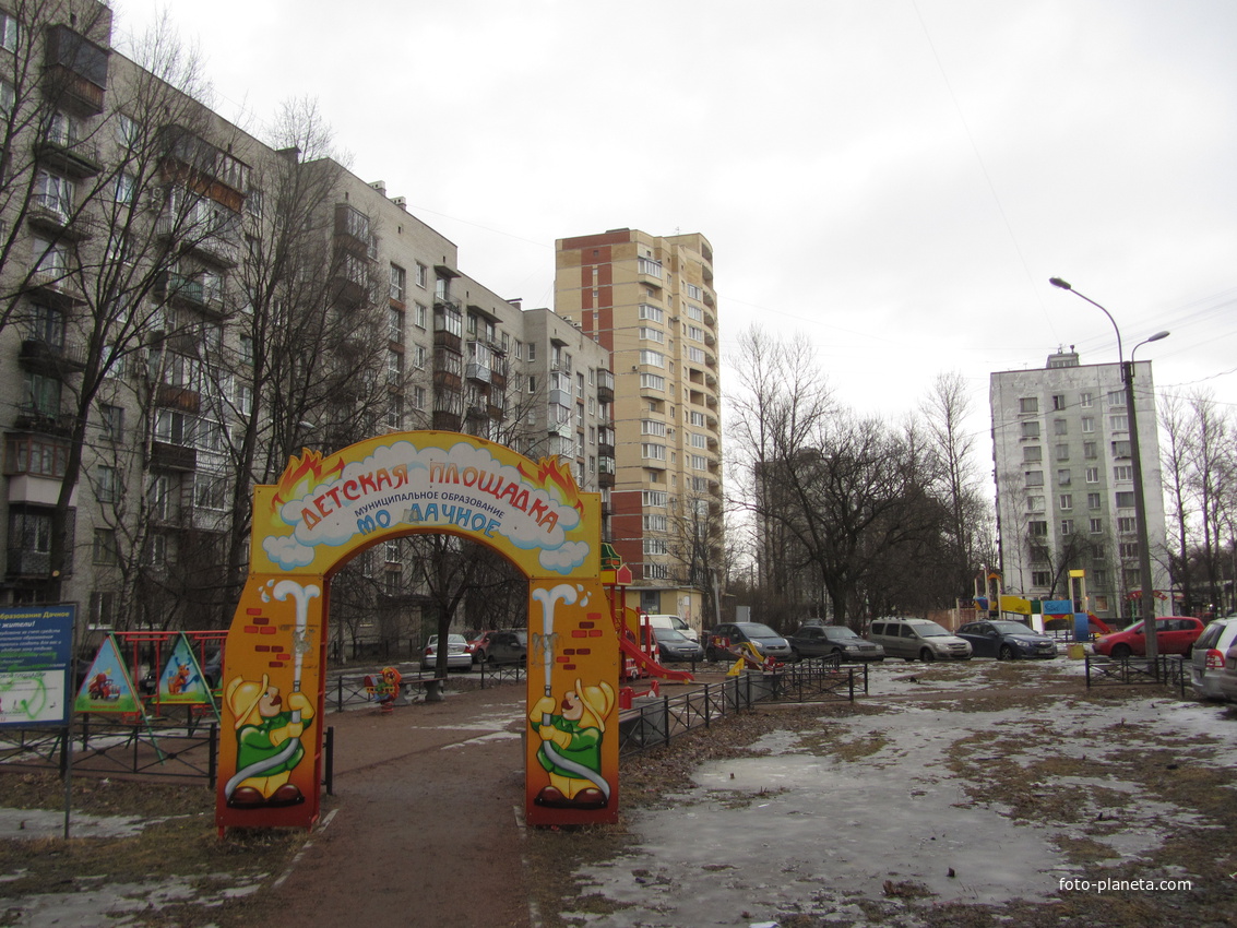 Дачный проспект, во дворе