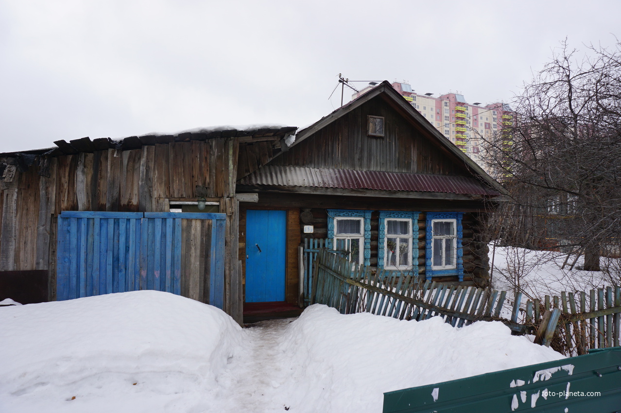 На улице Родионова.