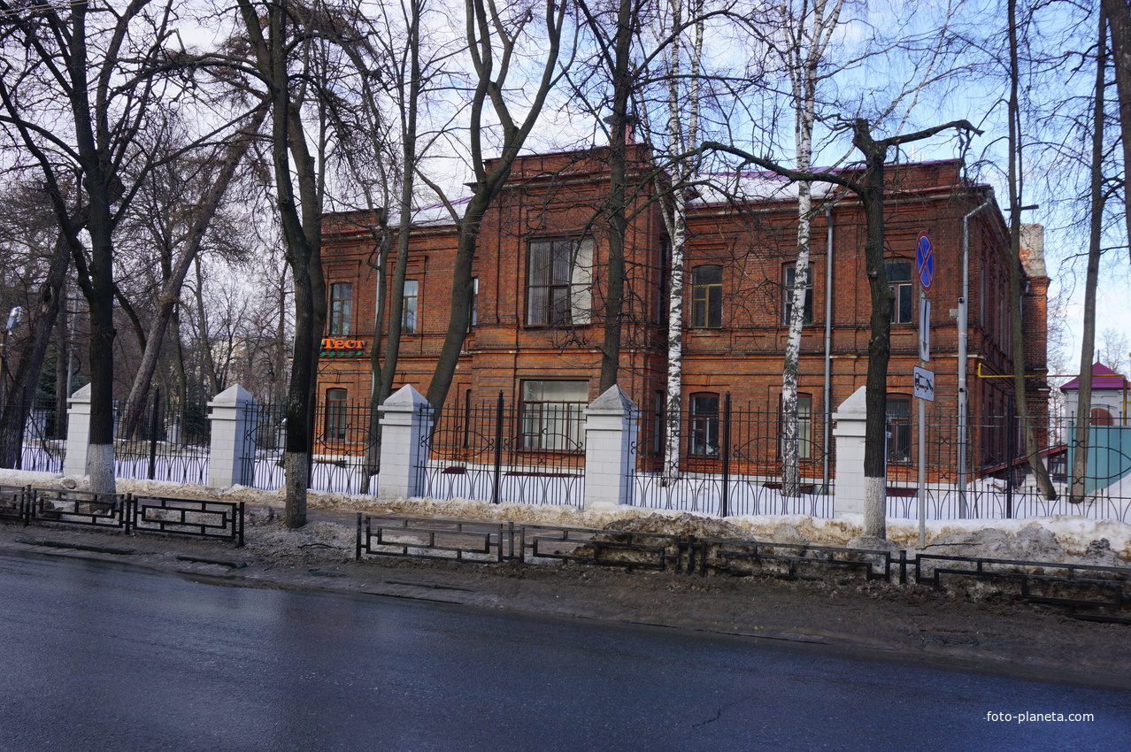 На улице Минина.