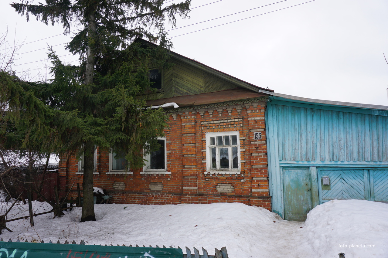 На улице Родионова.