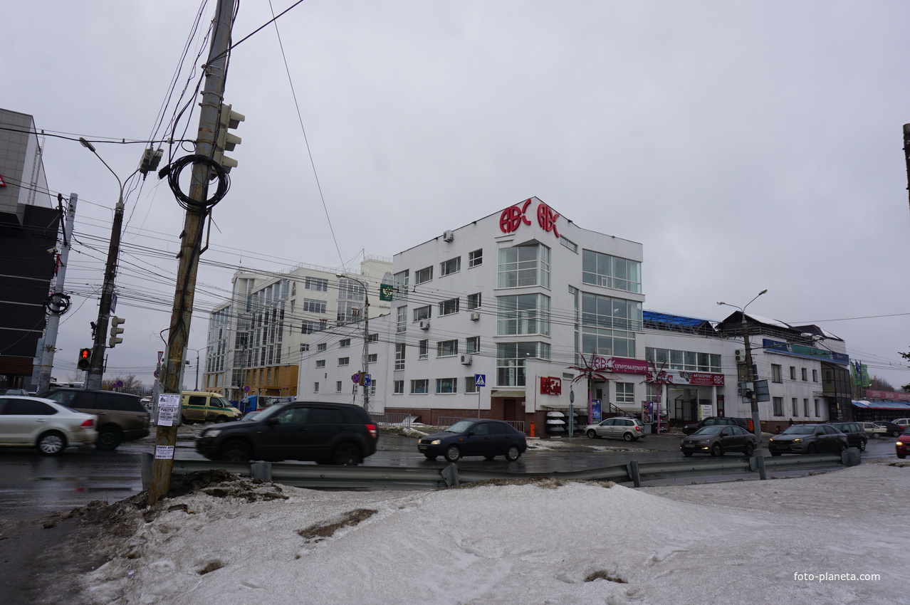 На улице Родионова.