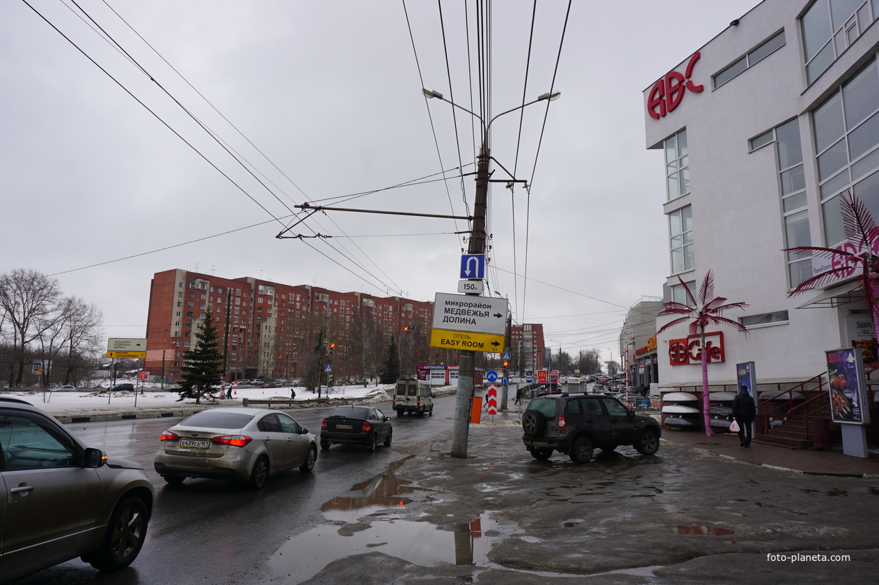 На улице Родионова.