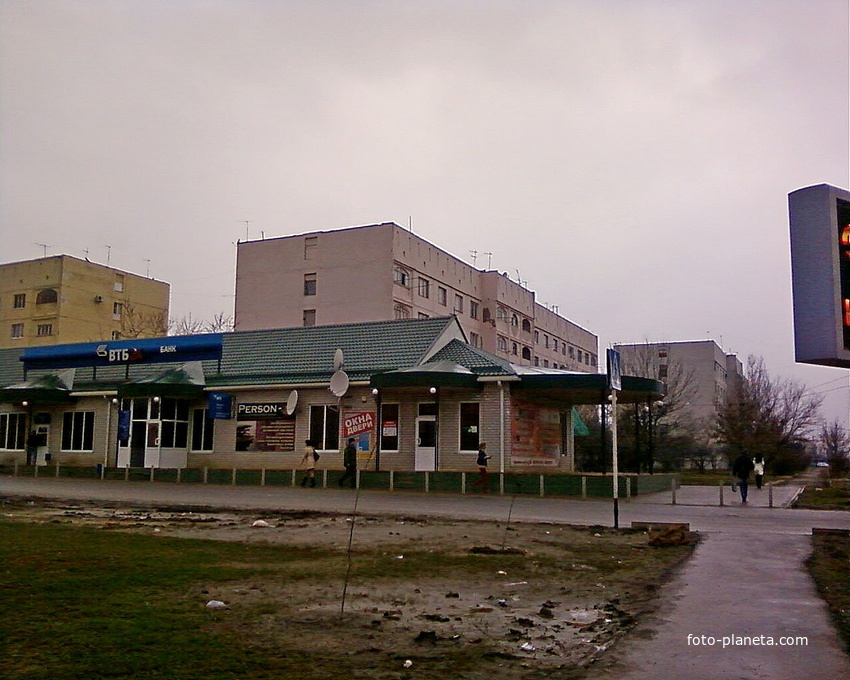 Офис ВТБ-24 с восточной стороны 6-го МКР. 23.03.2010г.