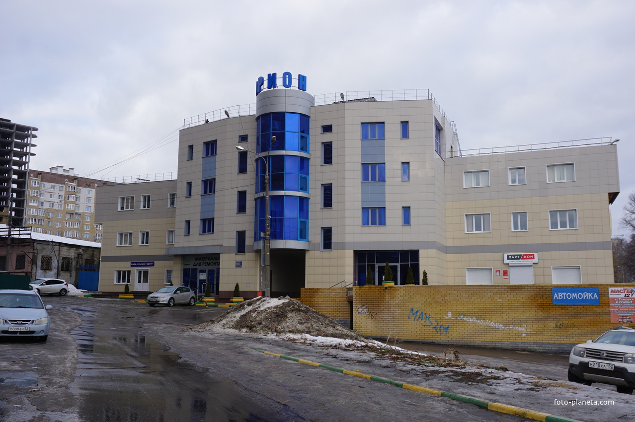 На улице Панина.