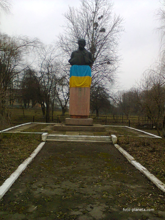 Пам&#039;ятник Т.Г Шевченка в с. Муроване. У травні 1992р.відбулося урочисте святкування з нагоди відкриття пам’ятника Т.Г.Шевченку.