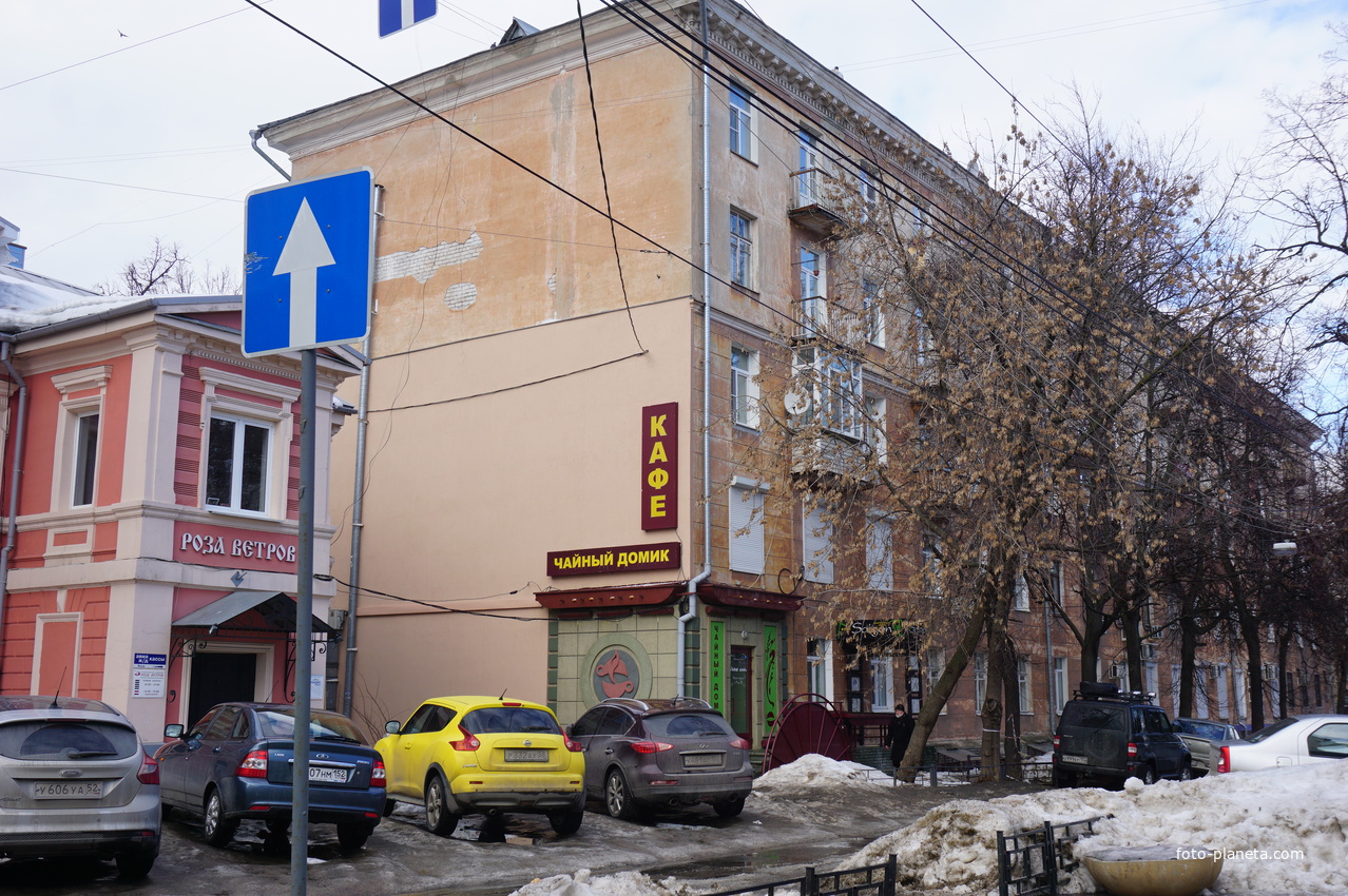 На улице Минина.