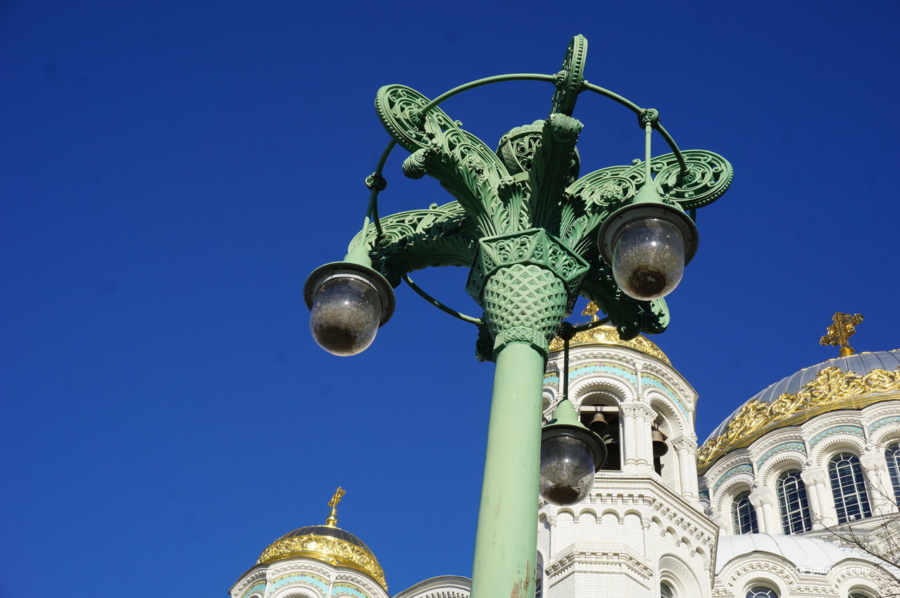 Фрагмент фонаря на Якорной площади.