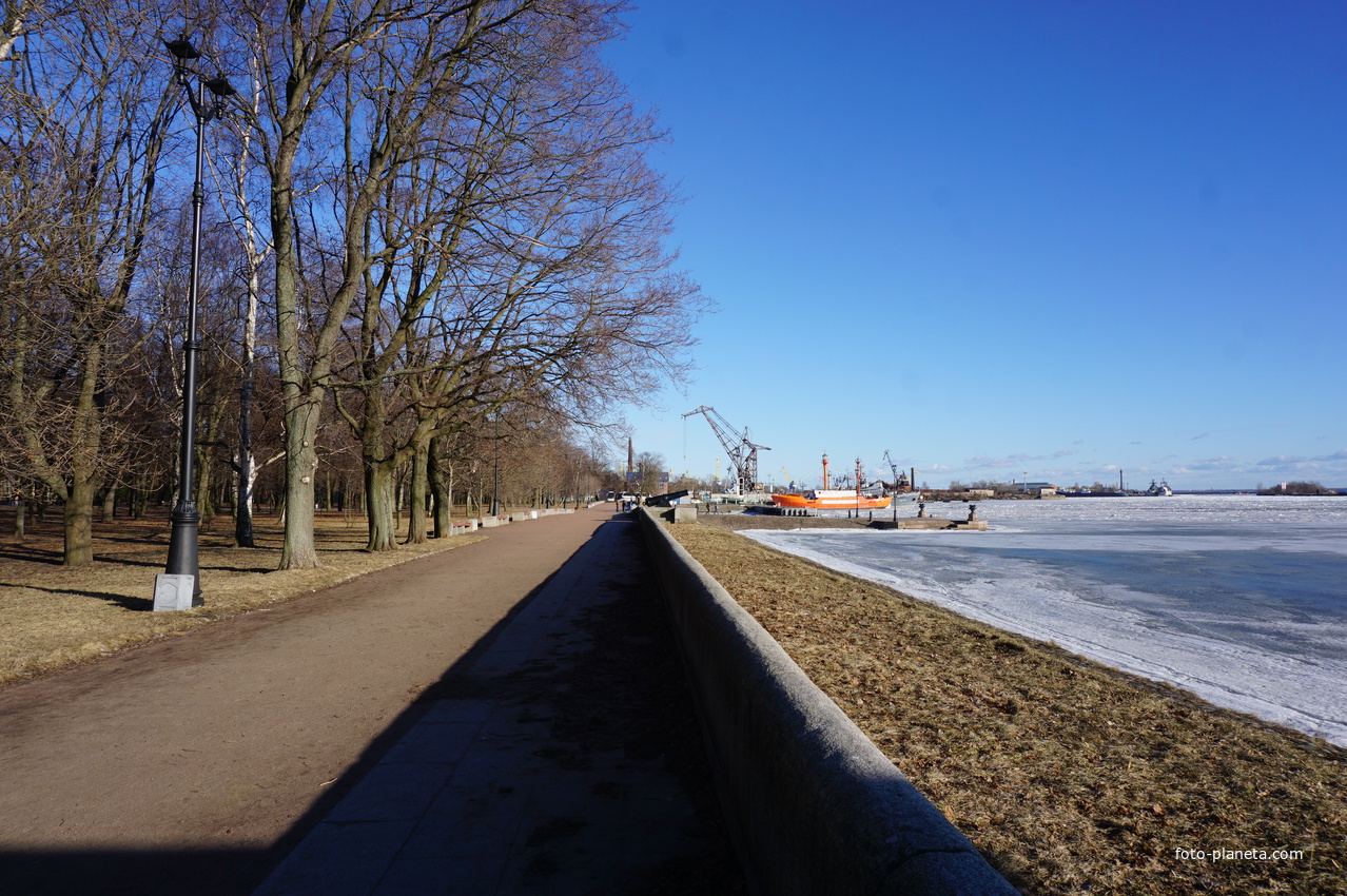 Набережная Петровской гавани.