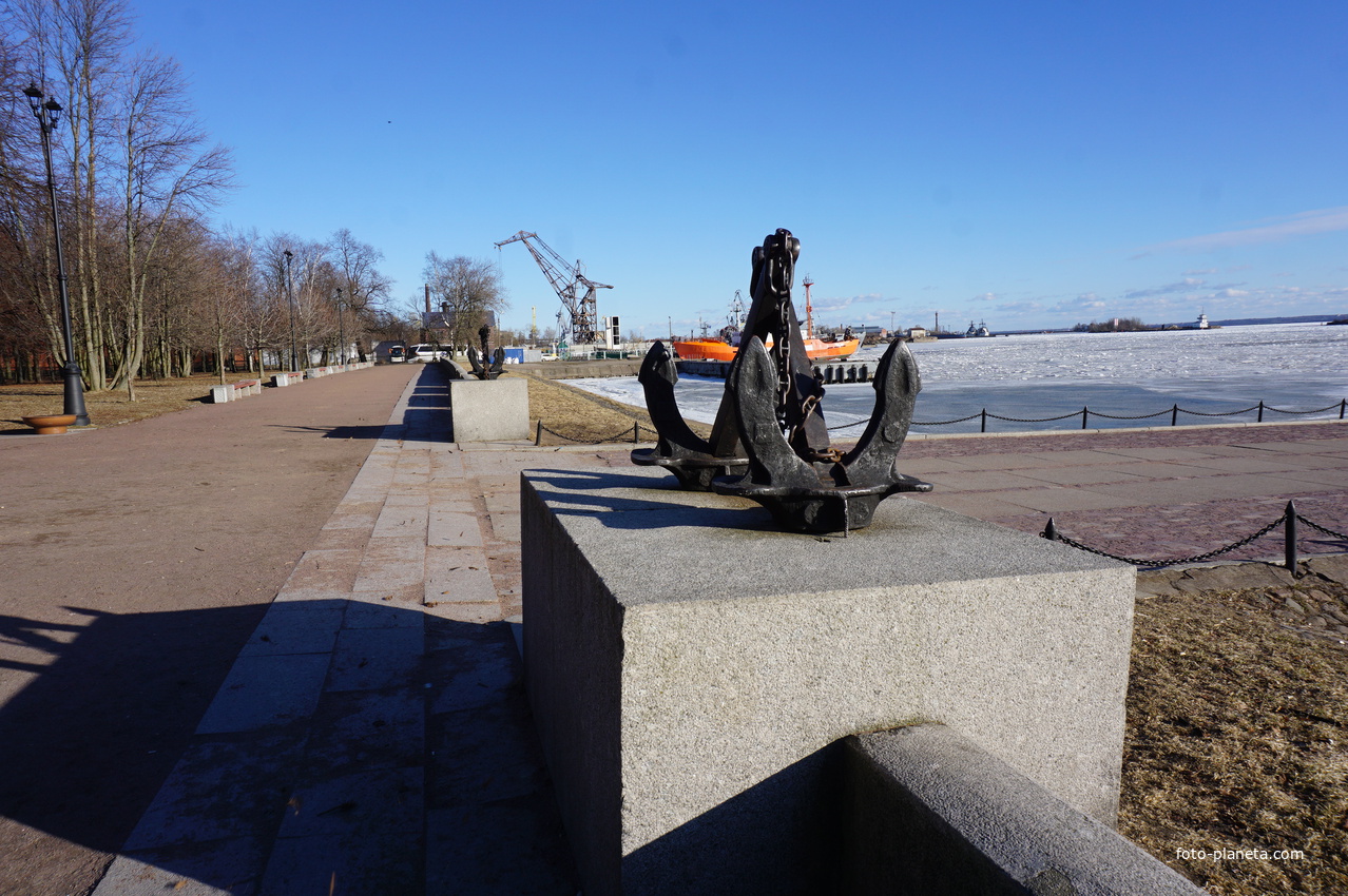 Набережная Петровской гавани.