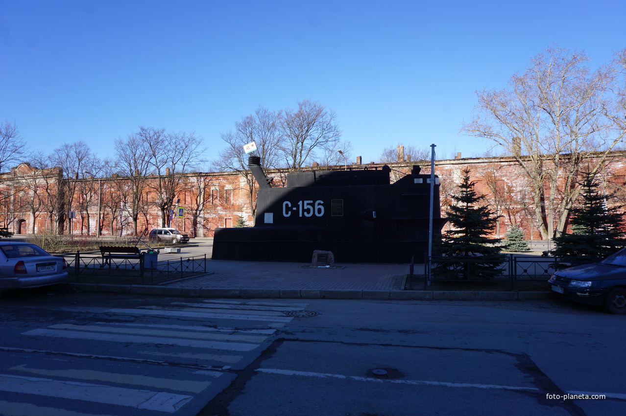 На площади Рошаля.