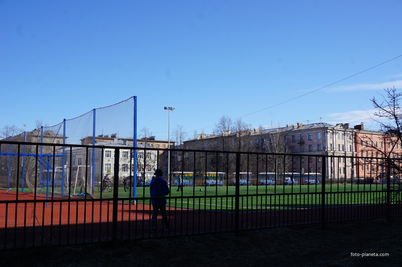 На улице Рошаля.