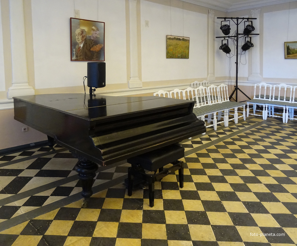 Концертный зал в усадьбе