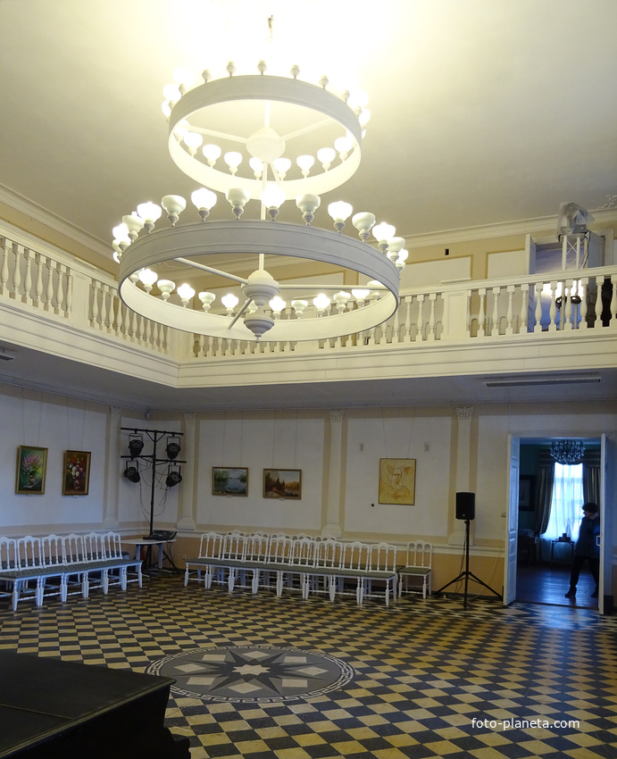 Концертный зал в усадьбе
