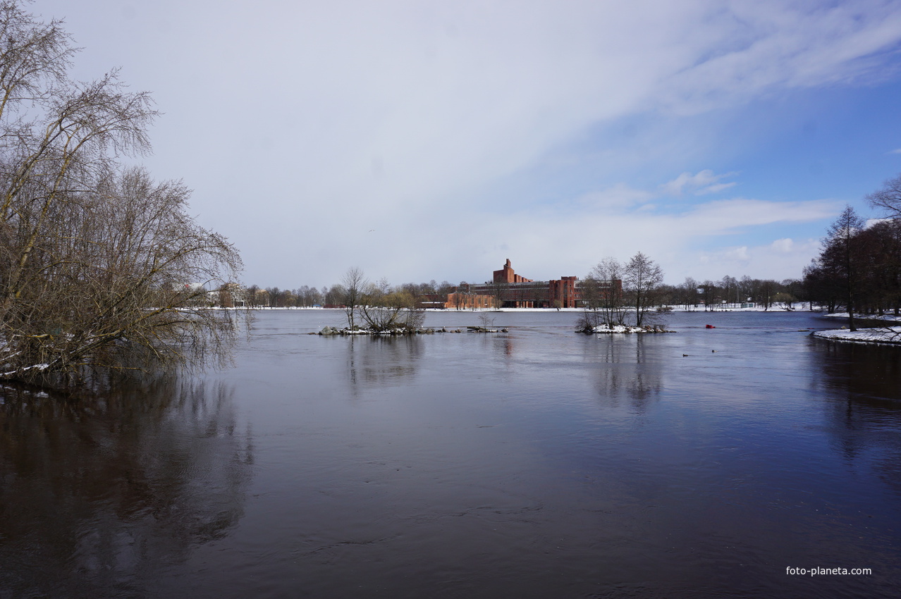 Водохранилище.