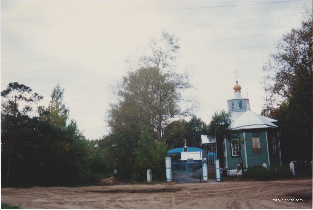 Храм великомученика Никиты Готфского в селе Кабаново. Сентябрь 1995г.