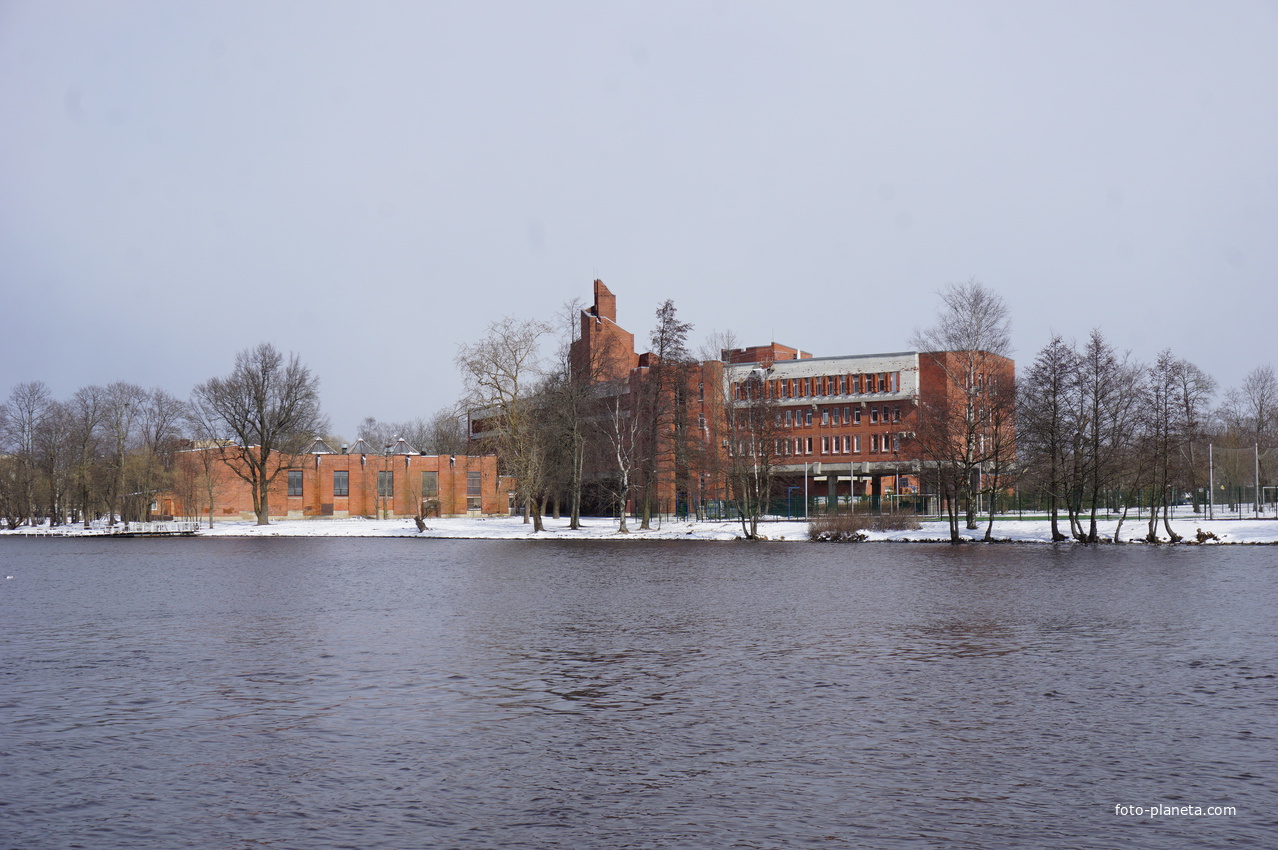 Плотина Де Волана.