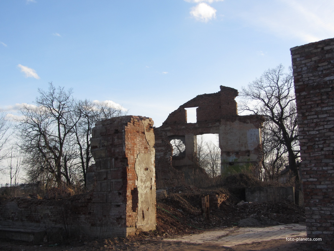 Ул. Курорт, руины Солецкого  санатория