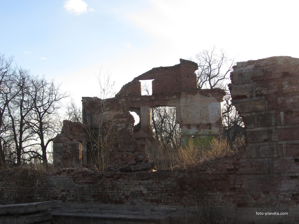 Ул. Курорт, руины Солецкого  санатория