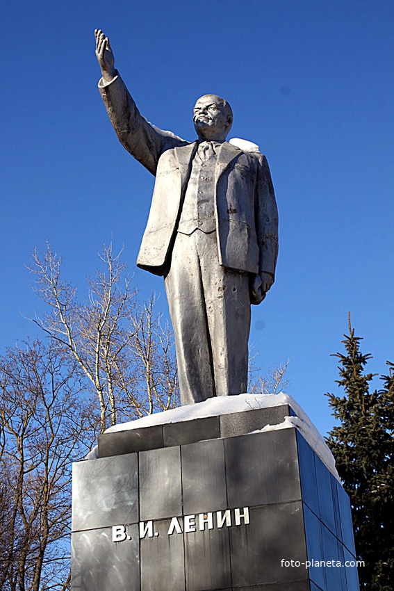 Белгород. Памятник Ленину в Центральном парке.