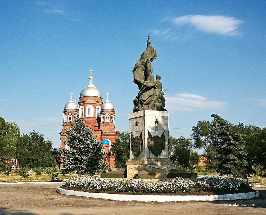 Памятник Героям Гражданской войны в Пугачеве