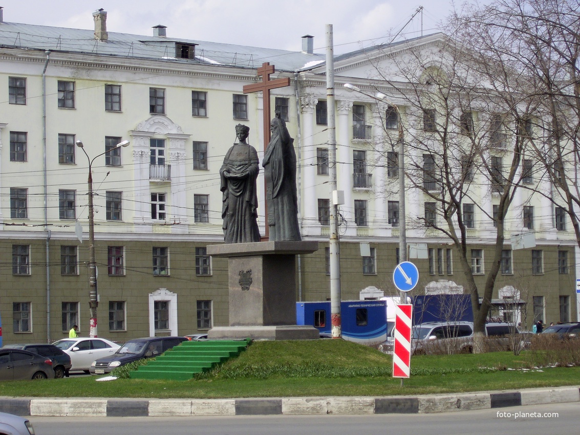 Н. Новгород - Пл. Лядова - Памятник в честь Воздвижения Животворящего Креста