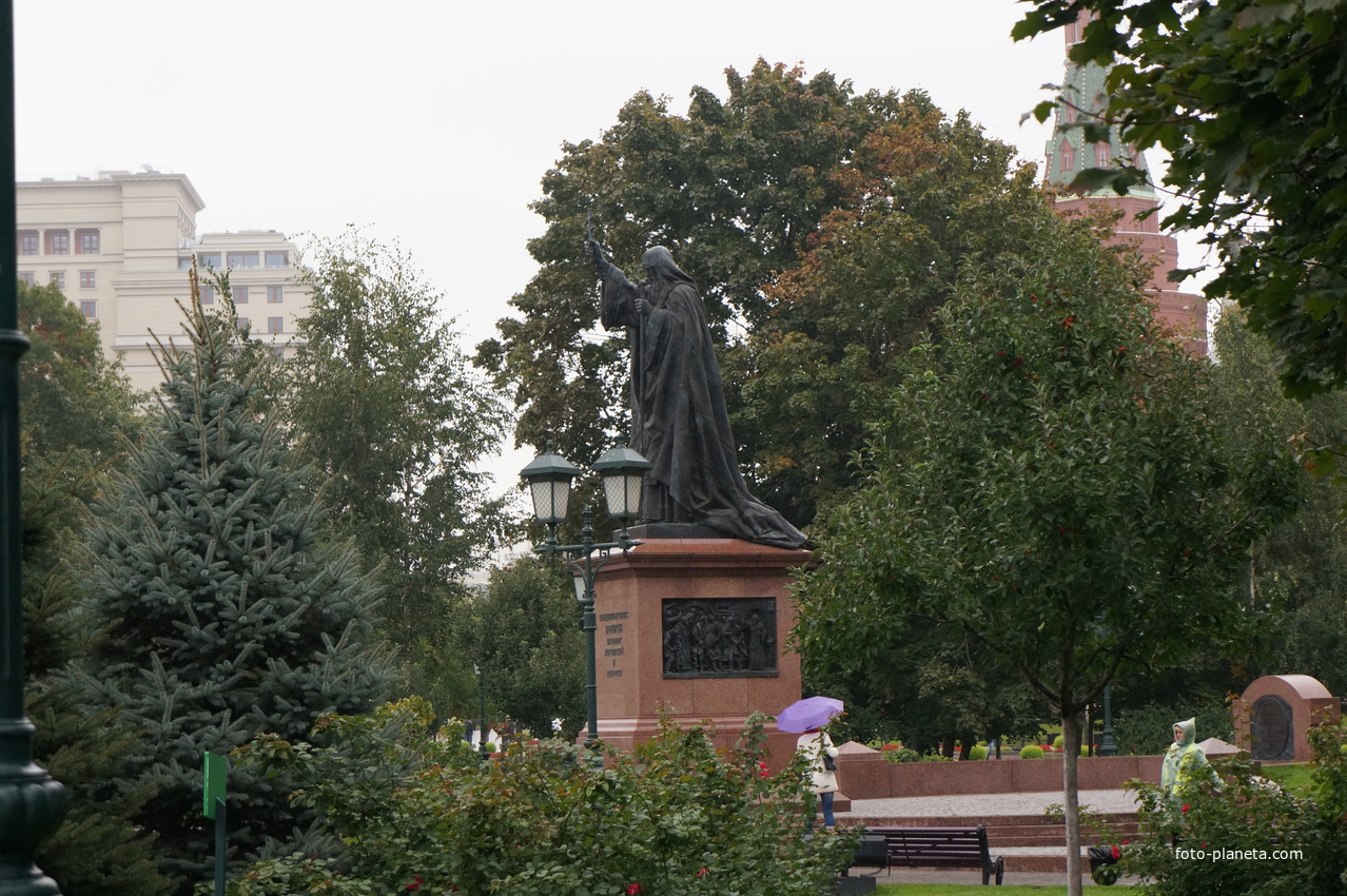 Памятник Патриарху Гермогену