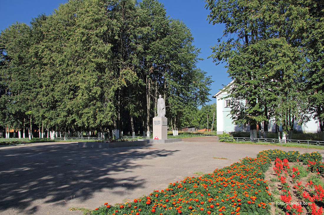 Памятник Героям. Тужа. Кировская область