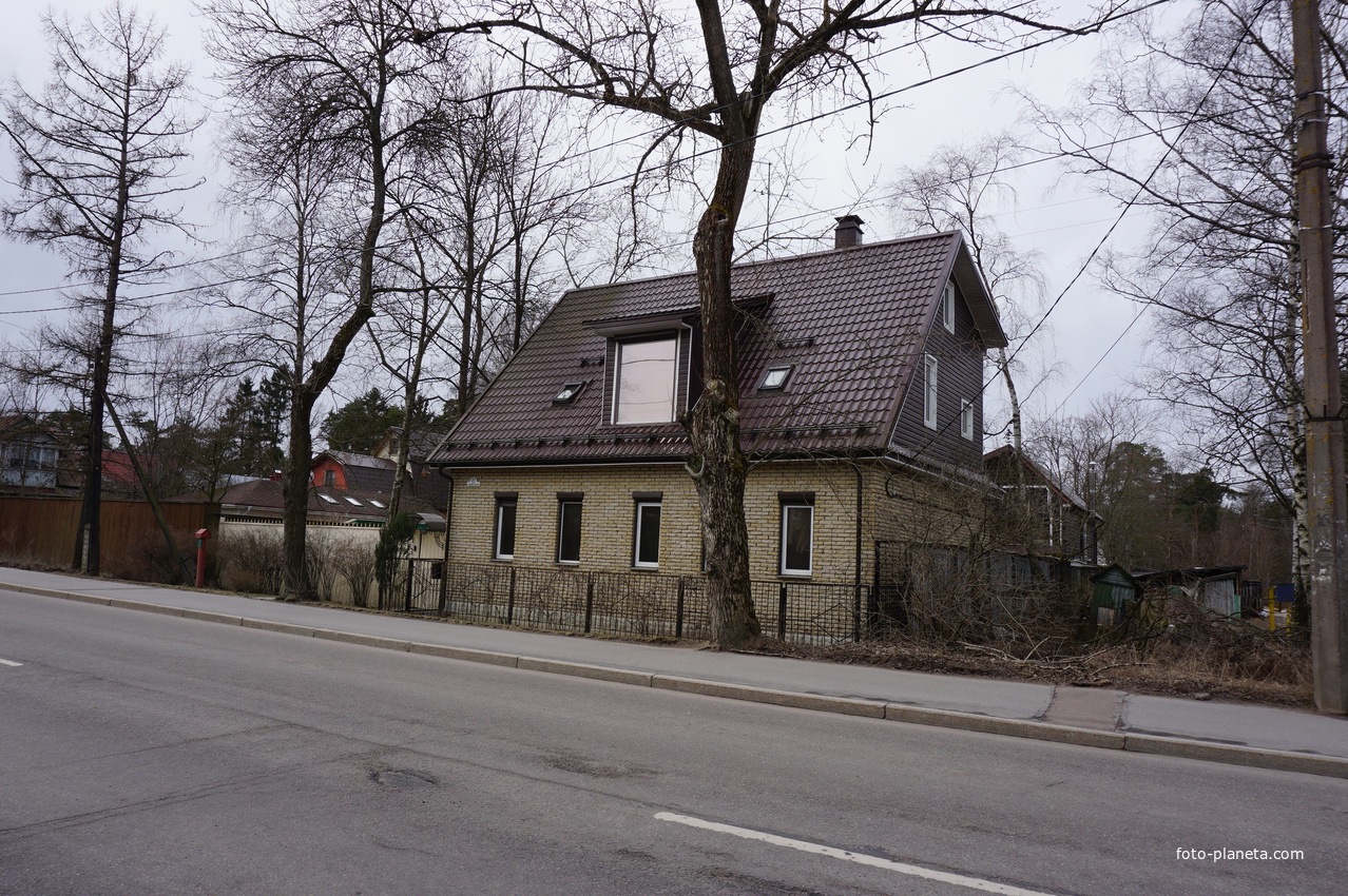 На улице Коммунаров.