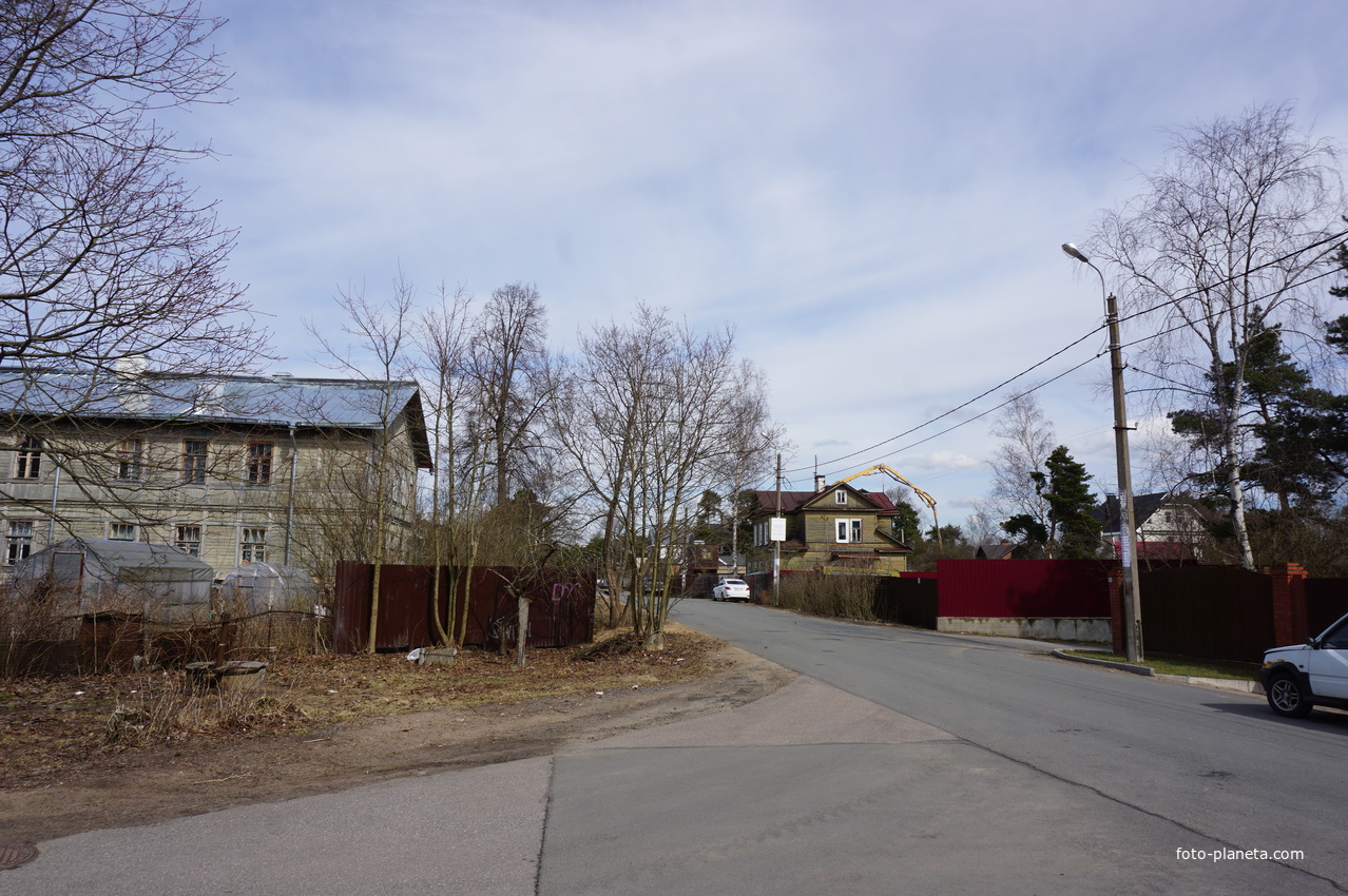 На улице Коммунаров.