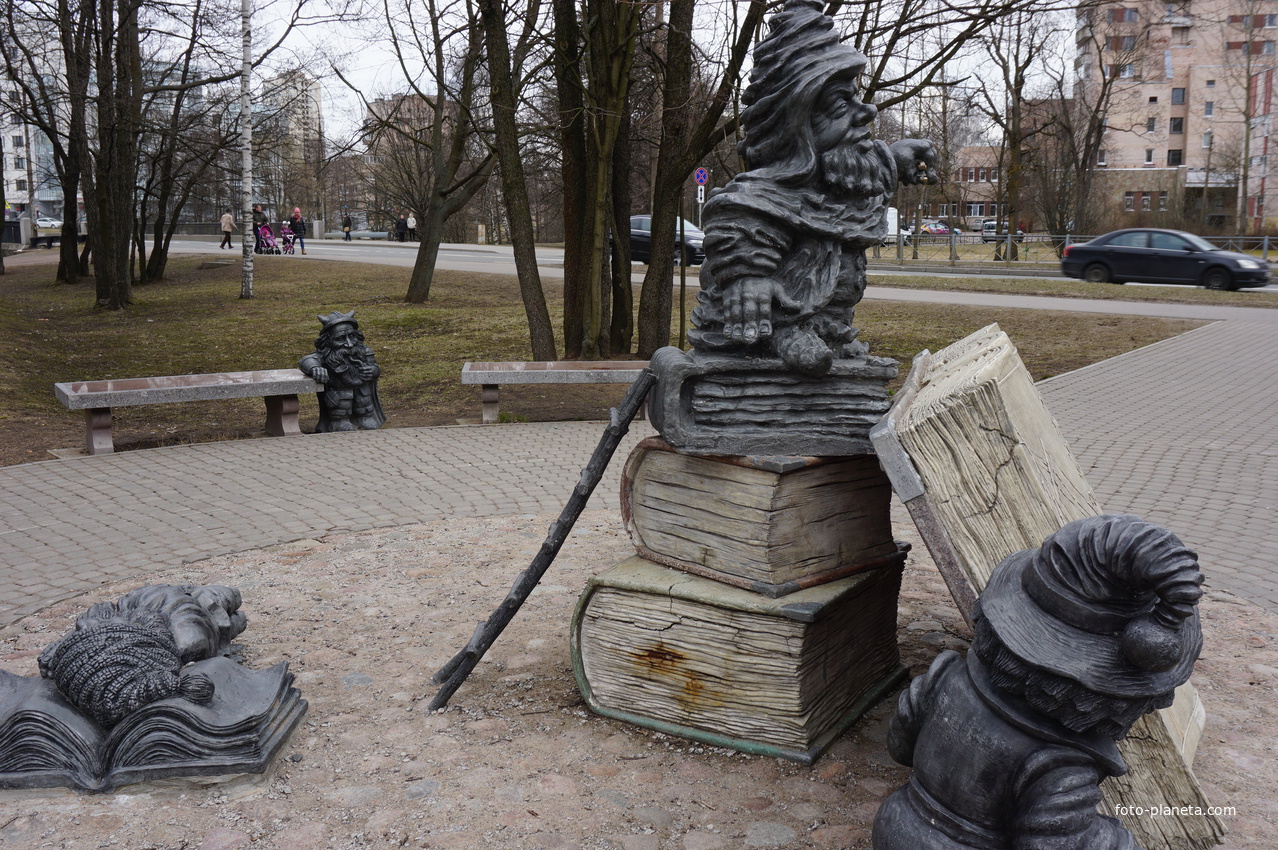 Сквер возле Детской библиотеки.